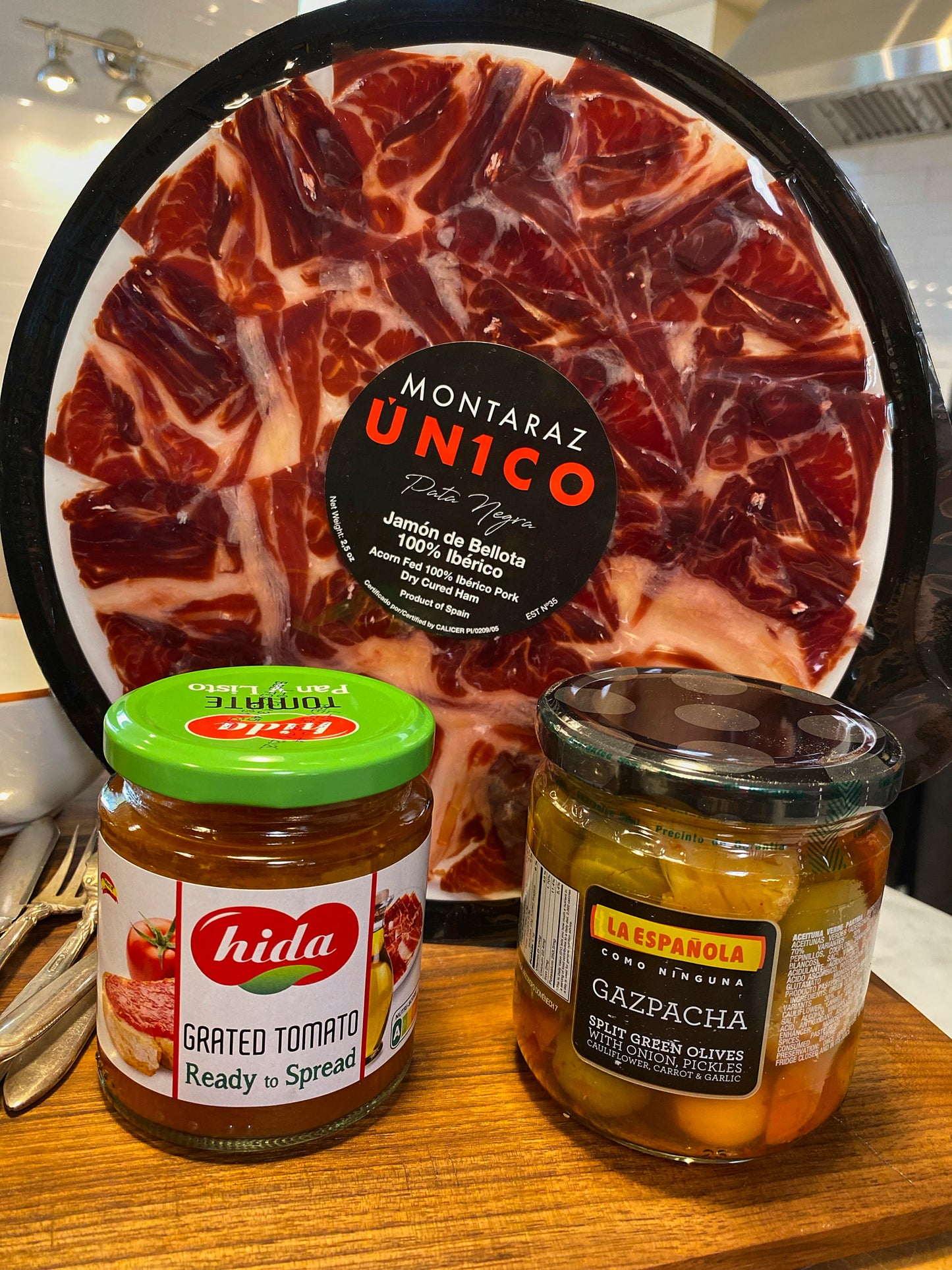 
                  
                    Ibérico Platter Gift Box (FOR 6)
                  
                