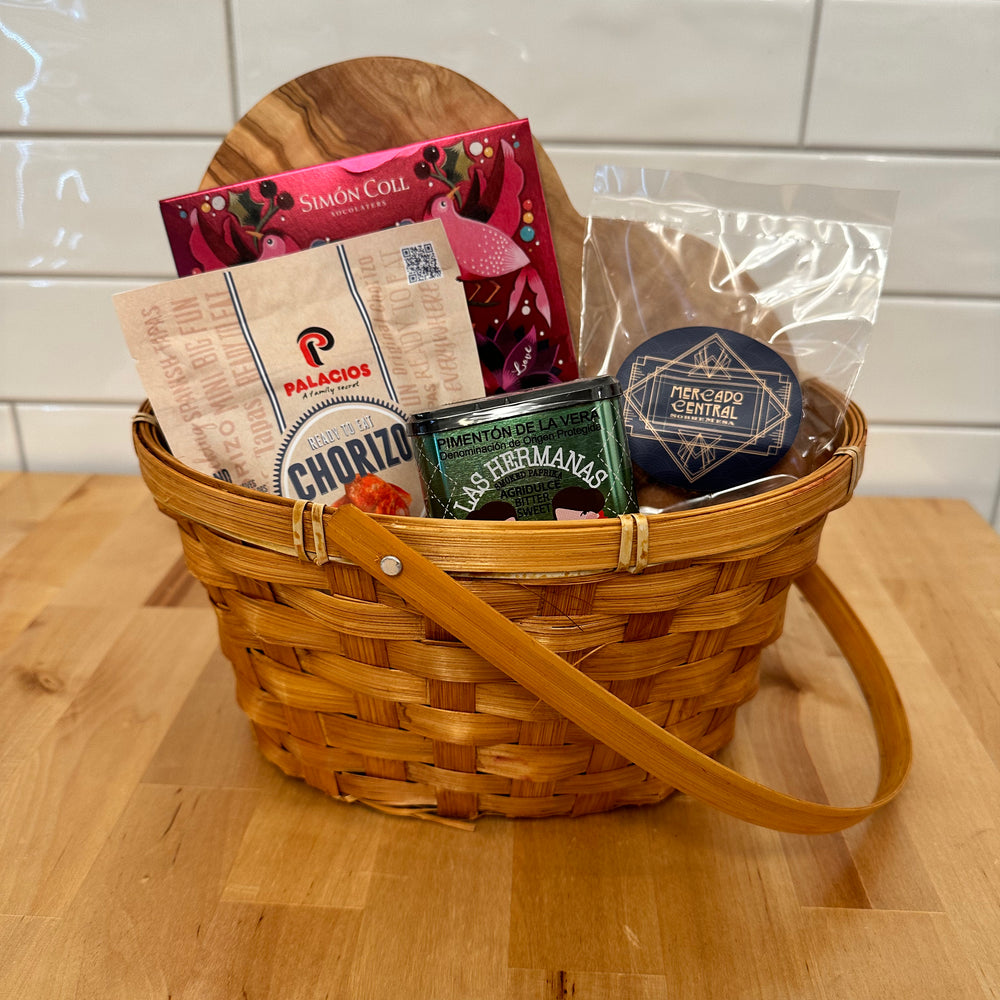 
                      
                        Oval Gift Basket With Handle 9"
                      
                    